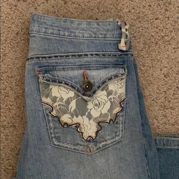 Mid waisted Farlow Flare Jeans with lace edging - Picture 3 of 4